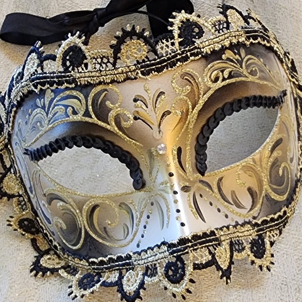 MASQUERADE MASK